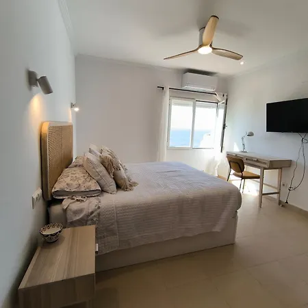 Frontline Of The Sea, 3 2 Baths, Parking Вилла