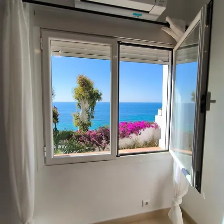 Вилла Frontline Of The Sea, 3 2 Baths, Parking